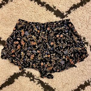 UO Flowy Flower Shorts